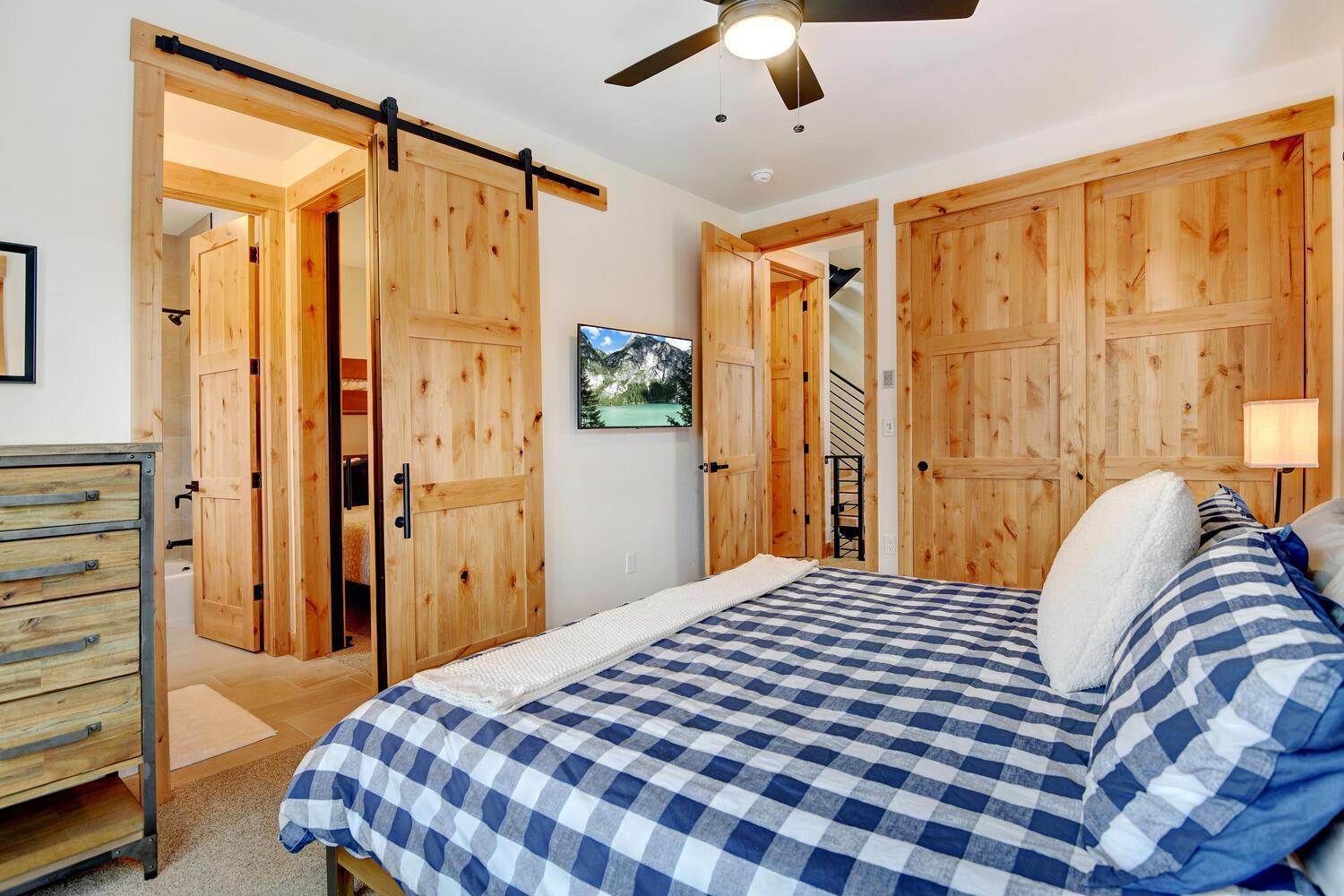 New Luxury 85 / Hot Tub / Rooftop Lounge / Views / Price- $500 Free Activities Daily Winter Park