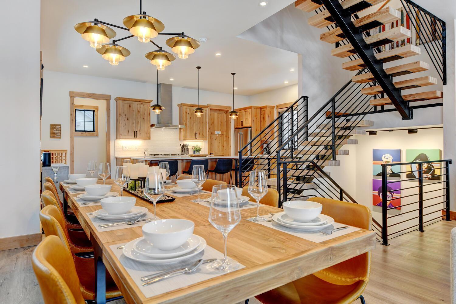 New Luxury 85 / Hot Tub / Rooftop Lounge / Views / Price- $500 Free Activities Daily