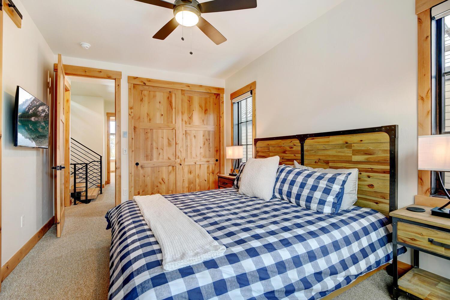 New Luxury 85 / Hot Tub / Rooftop Lounge / Views / Price- $500 Free Activities Daily Winter Park