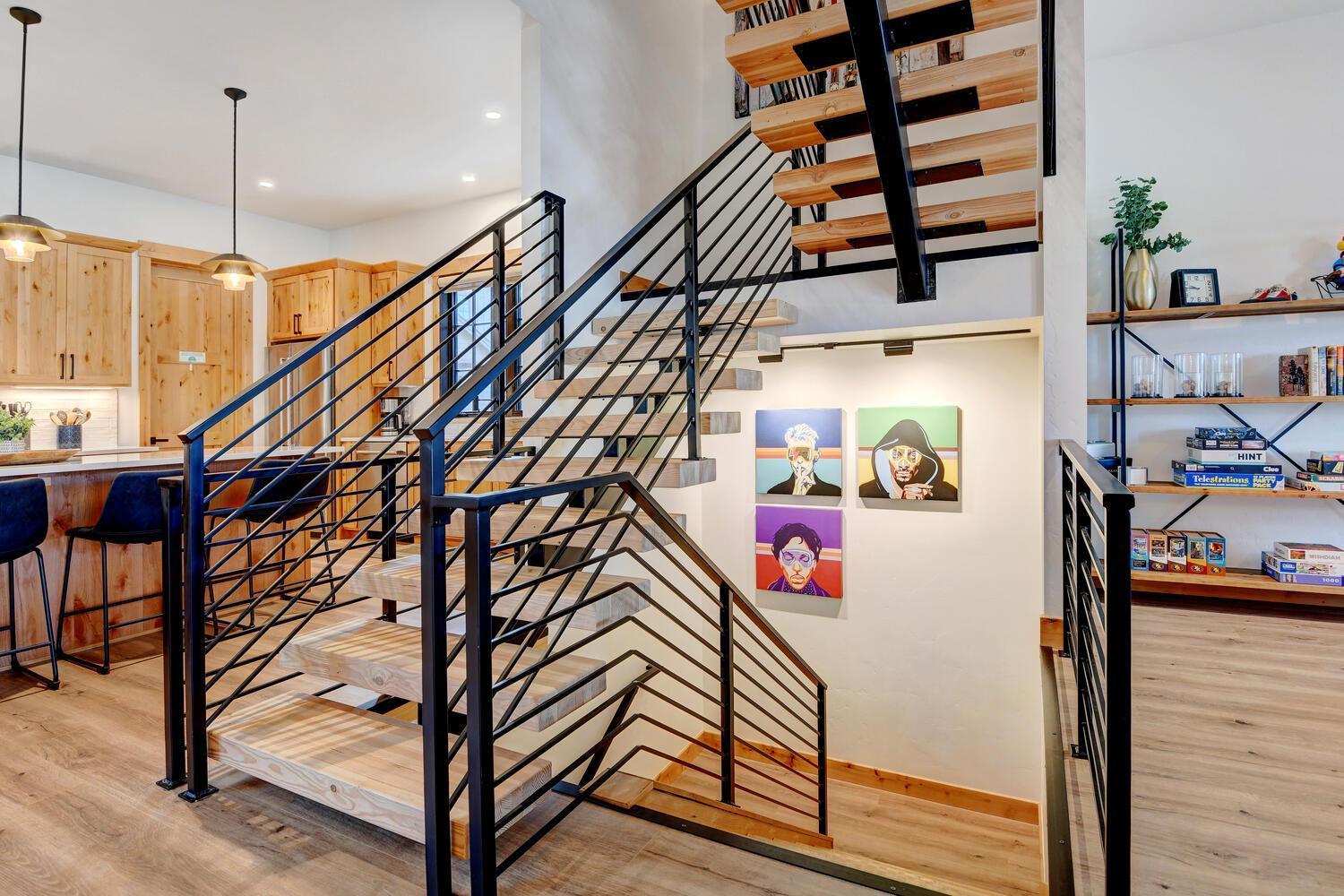New Luxury 85 / Hot Tub / Rooftop Lounge / Views / Price- $500 Free Activities Daily *