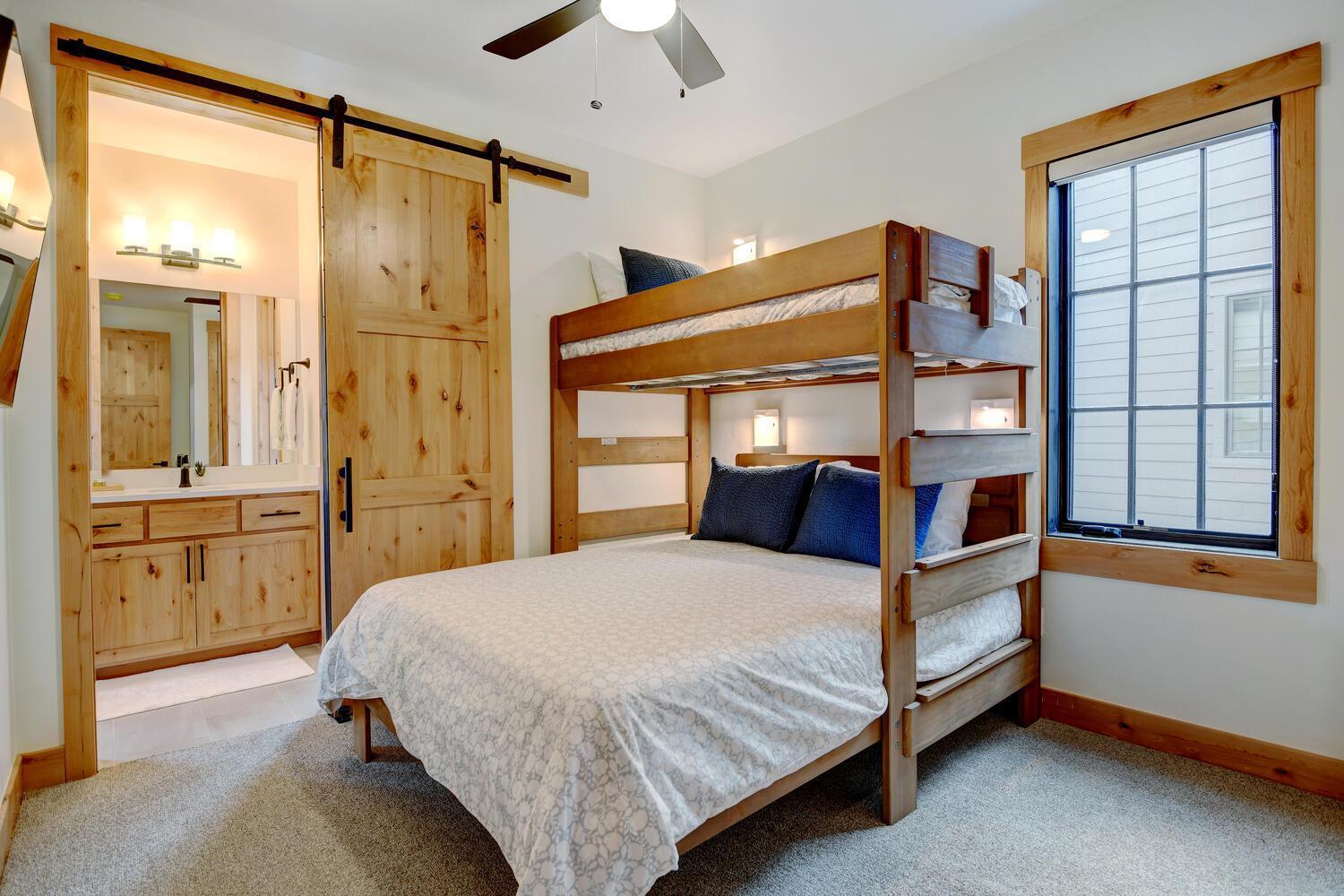 New Luxury 85 / Hot Tub / Rooftop Lounge / Views / Price- $500 Free Activities Daily Casa de férias Winter Park