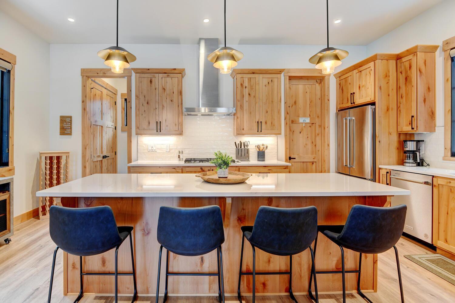 New Luxury 85 / Hot Tub / Rooftop Lounge / Views / Price- $500 Free Activities Daily Winter Park