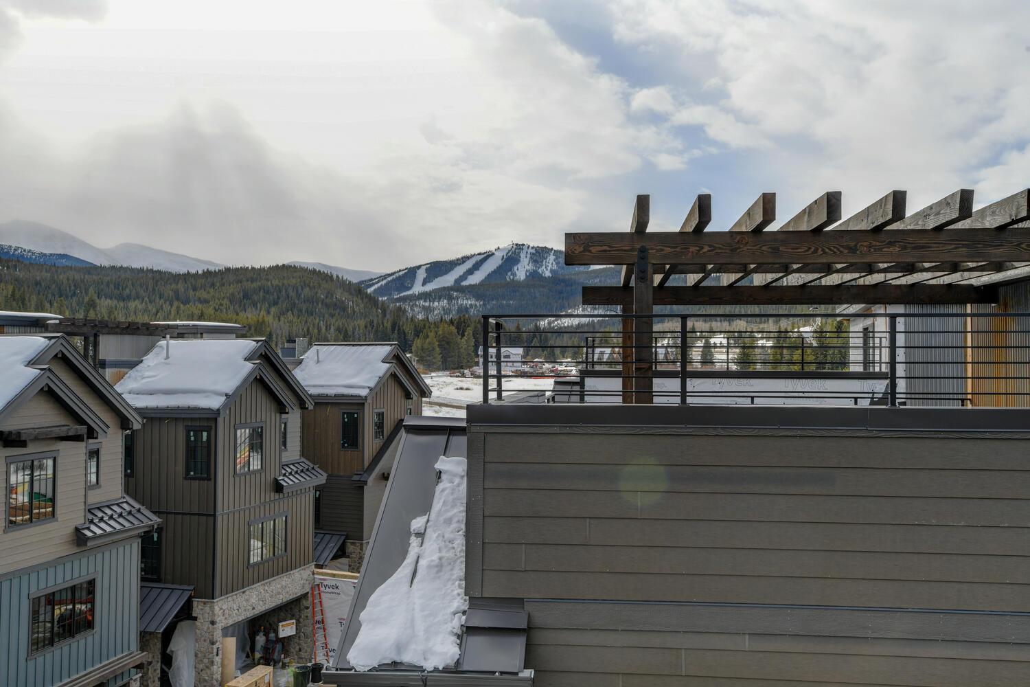 New Luxury 85 / Hot Tub / Rooftop Lounge / Views / Price- $500 Free Activities Daily * Winter Park