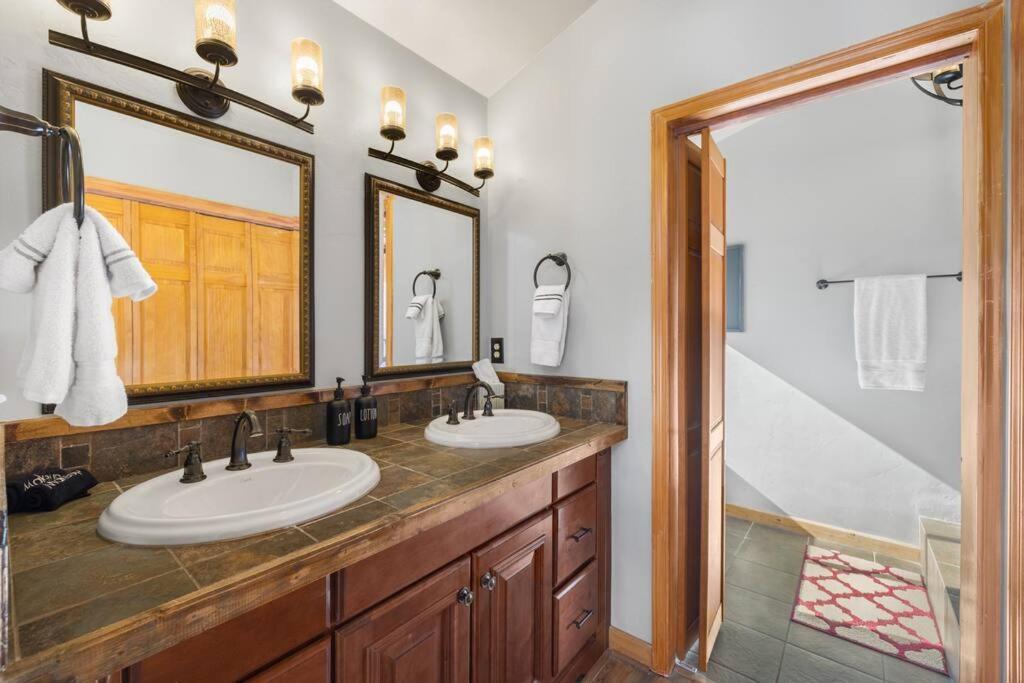 Lookout - Private Hot Tub - Panoramic Views *