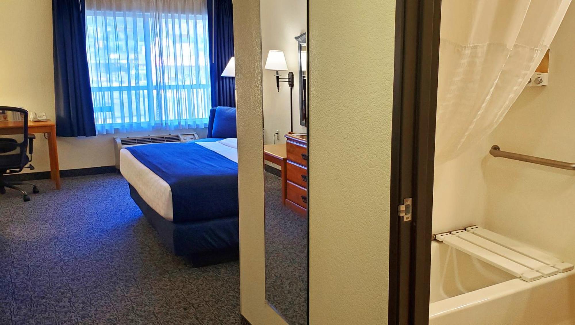 Magnuson Grand Pikes Peak 3*