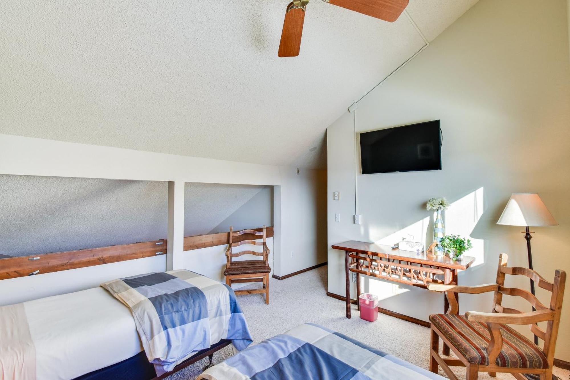 Apartment Steamboat Outdoor Hot Tub And Pool!