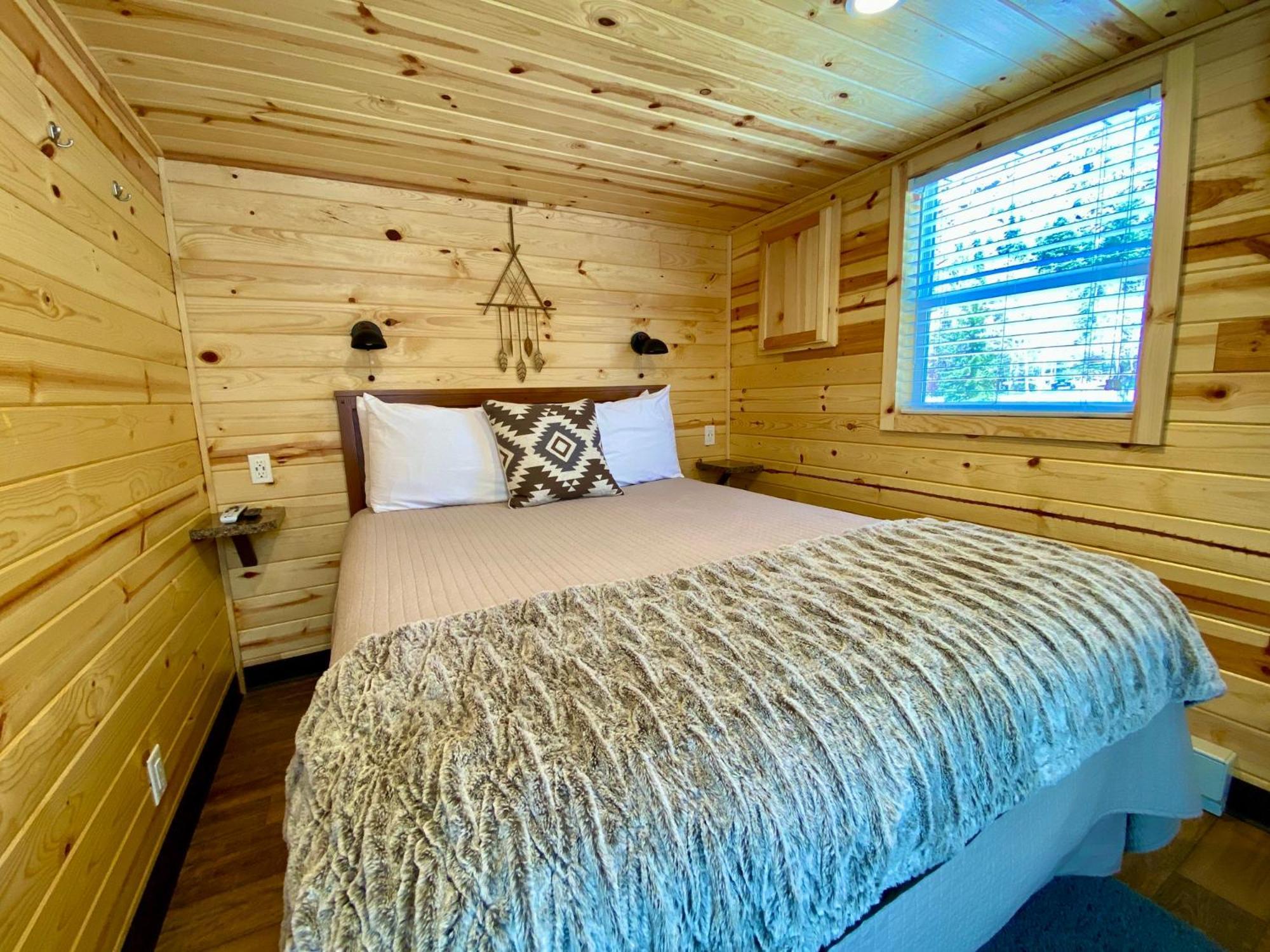 Lodge Riverside - &