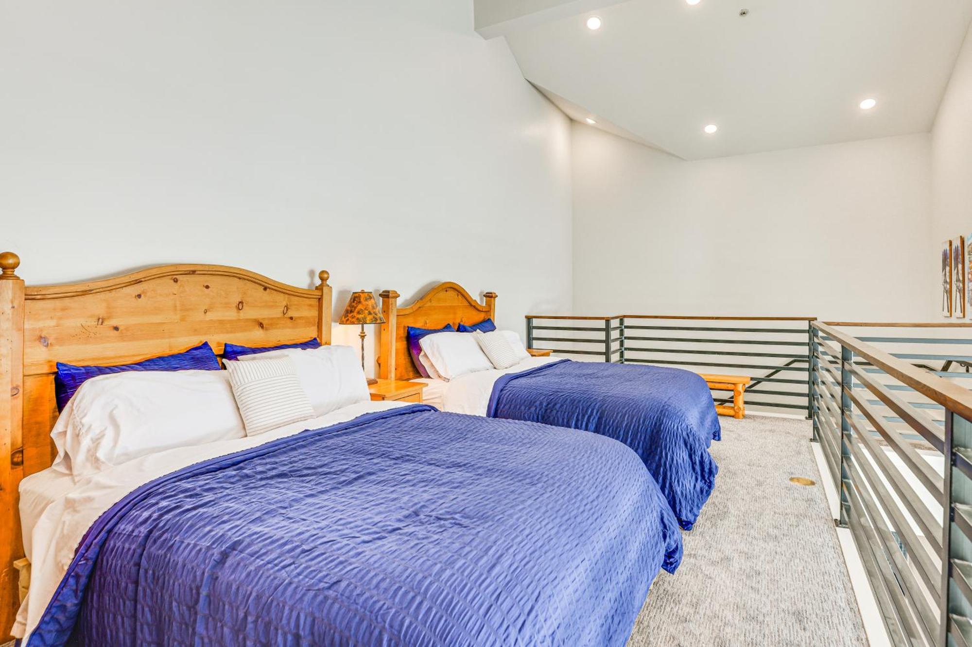 Ski-inandski-out Penthouse With Mountain Views!