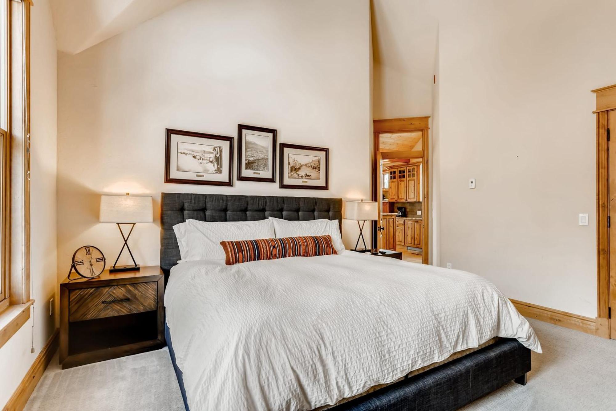 The Lavish Lincoln Luxe Alpine Loft Apartment