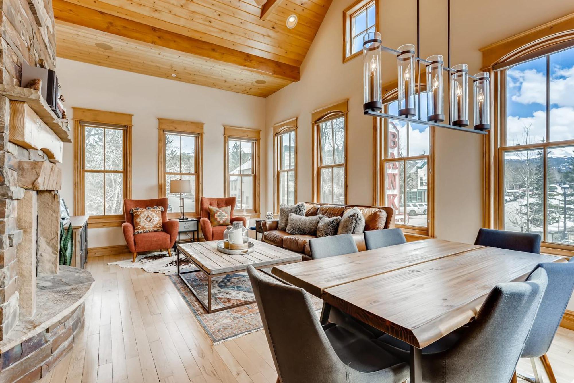 The Lavish Lincoln Luxe Alpine Loft *