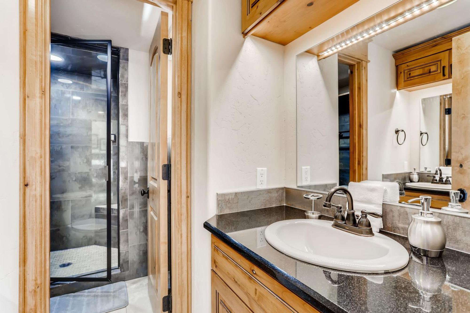 The Lavish Lincoln Luxe Alpine Loft