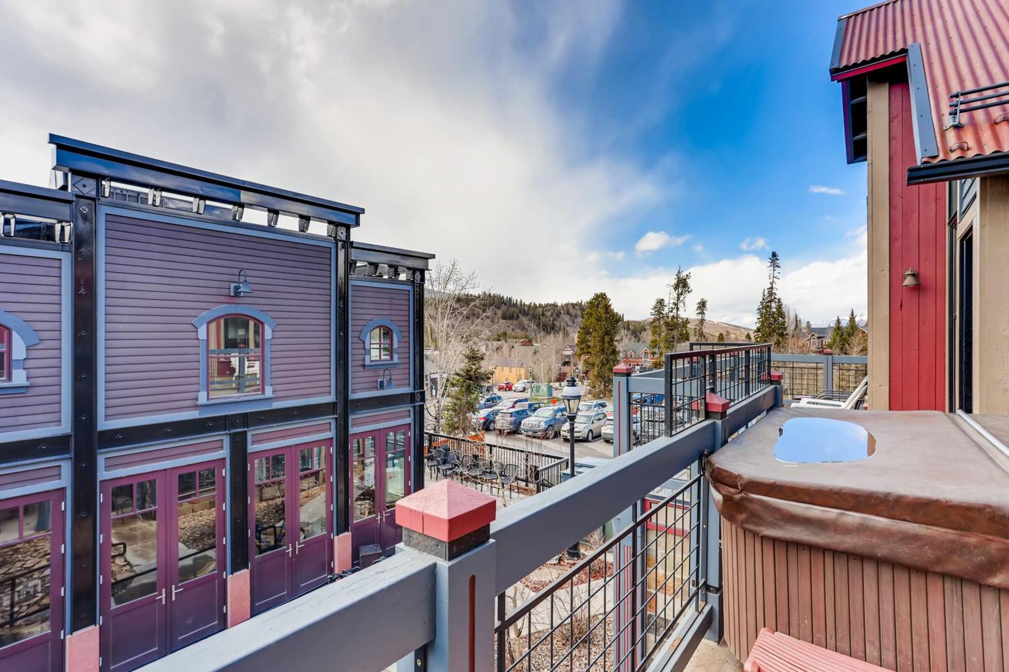 The Lavish Lincoln Luxe Alpine Loft Apartment