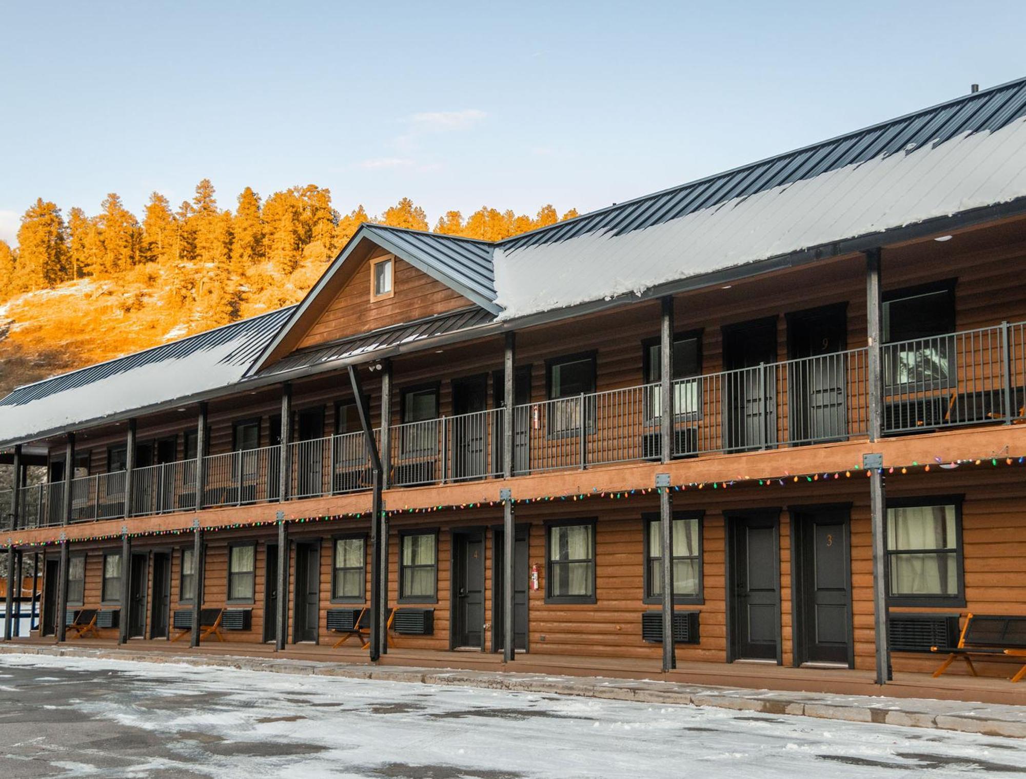 High Creek And Hotel 3*
