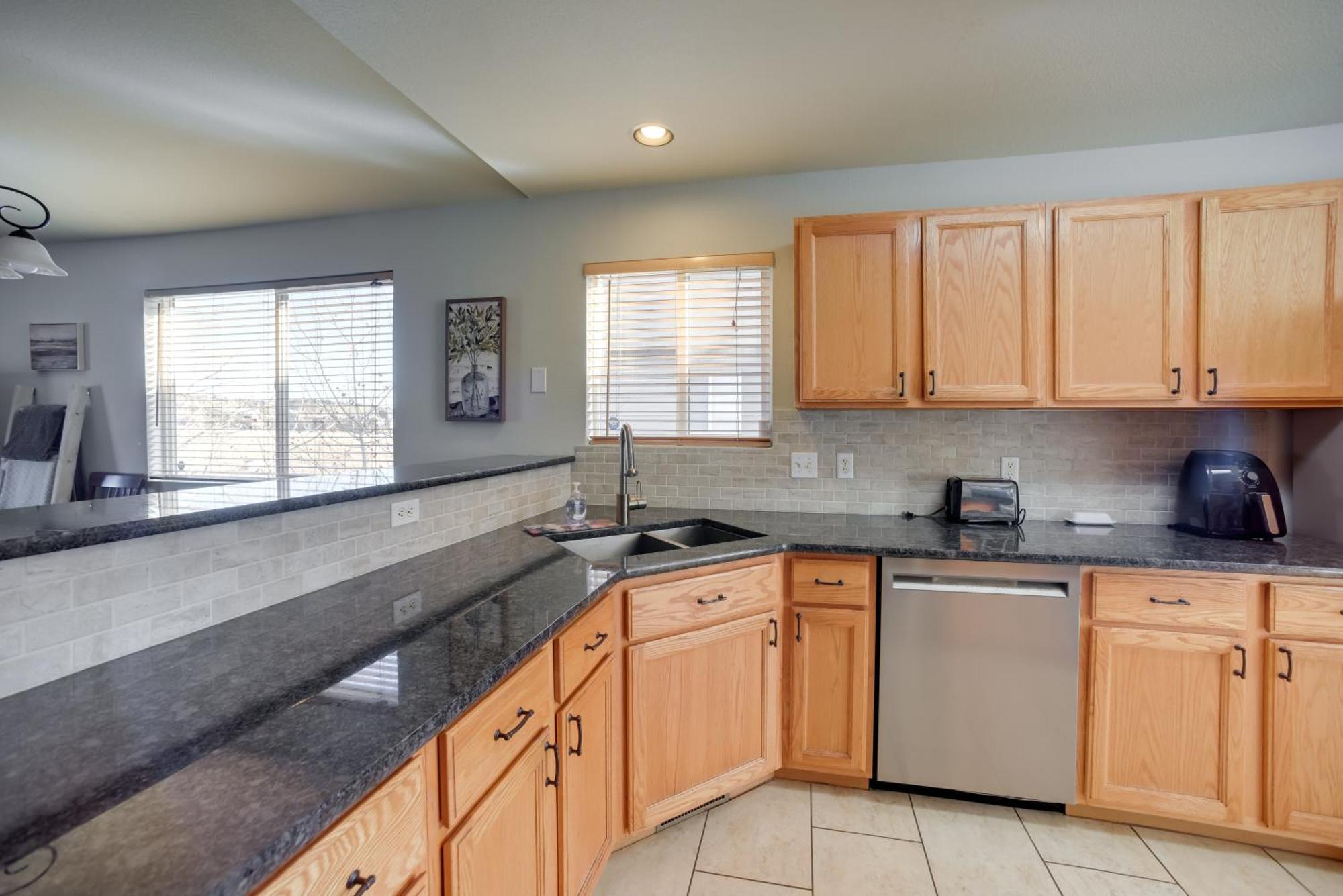 Holiday home Updated Springs - 3 Mi To Garden Of The Gods!