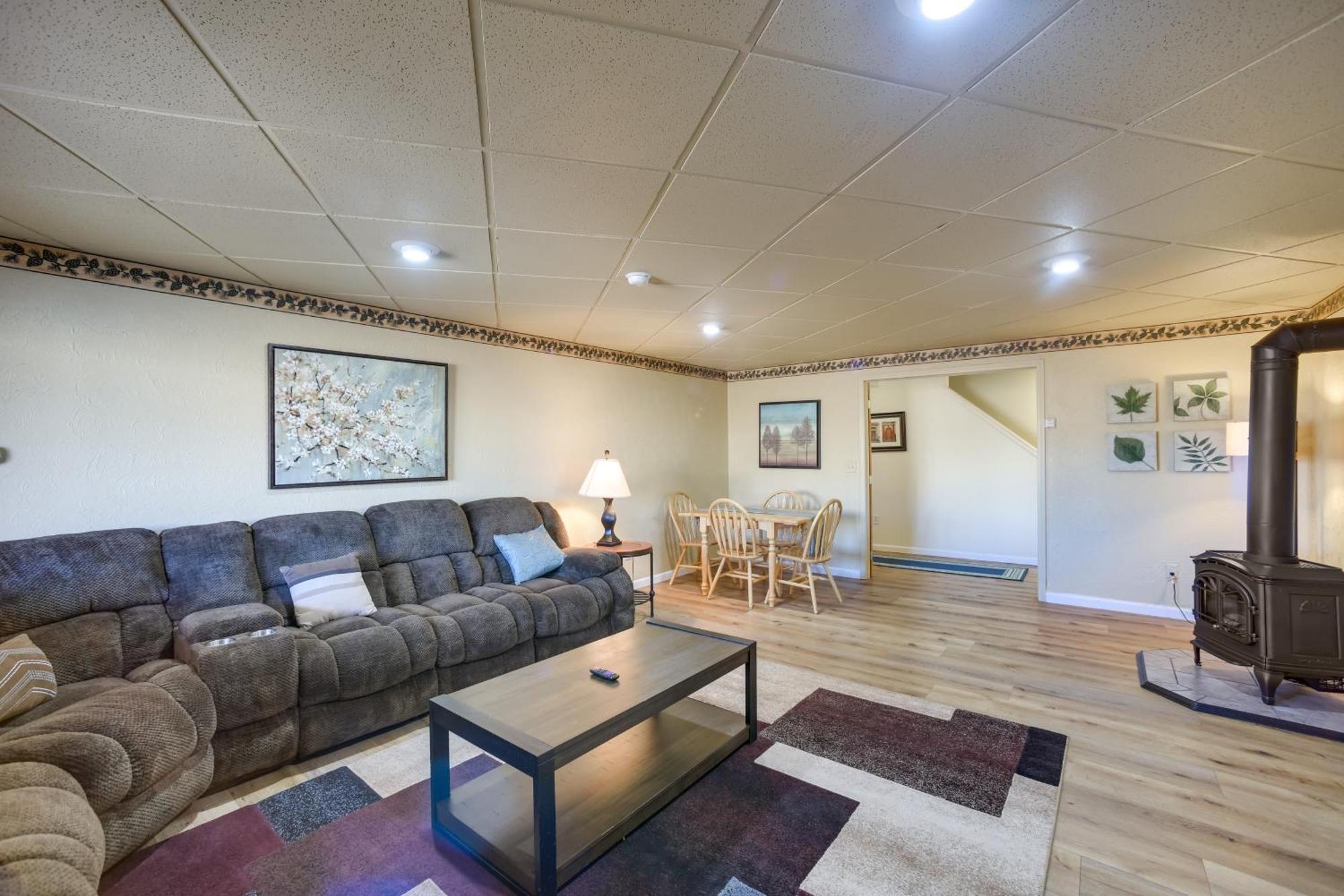 Holiday home Updated Springs - 3 Mi To Garden Of The Gods! *
