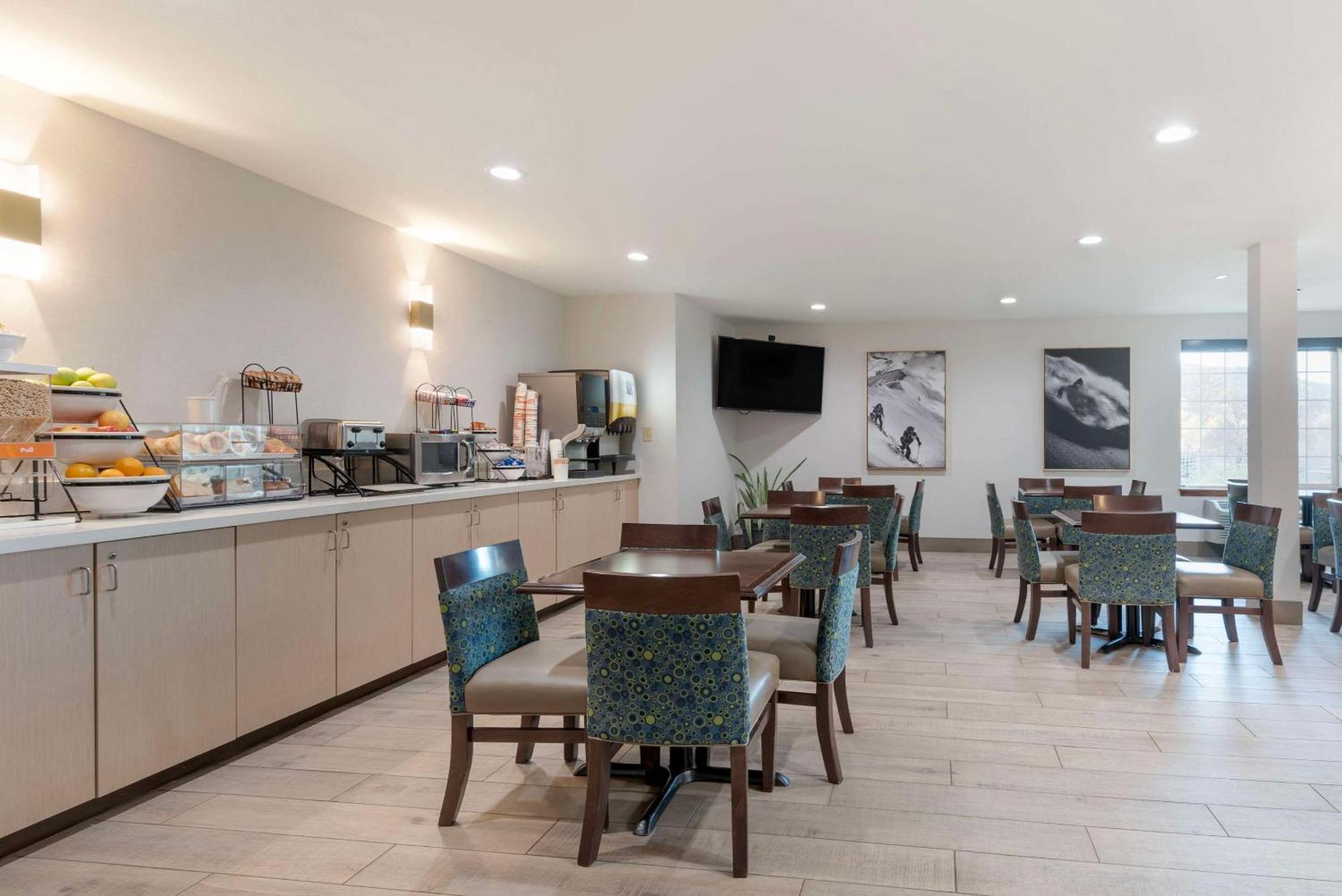 Hotel Comfort & On The Roaring Fork 2*