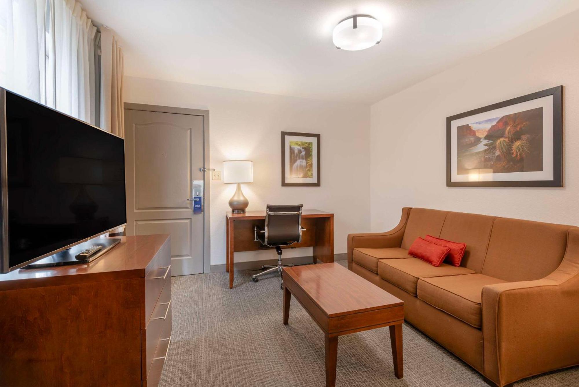 Hotel Comfort & On The Roaring Fork 2*