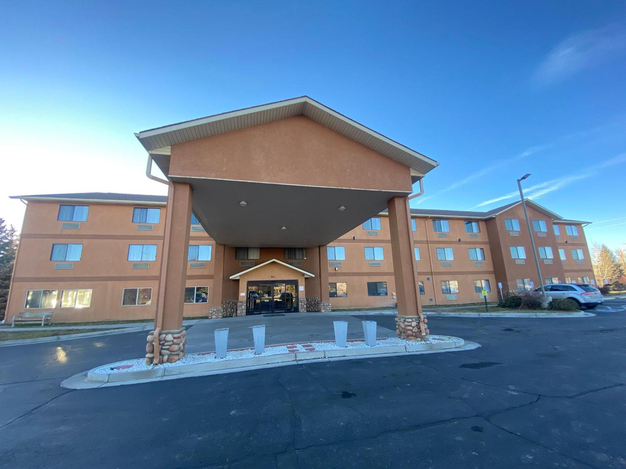 Comfort & Gunnison-crested Butte Hotel 3*