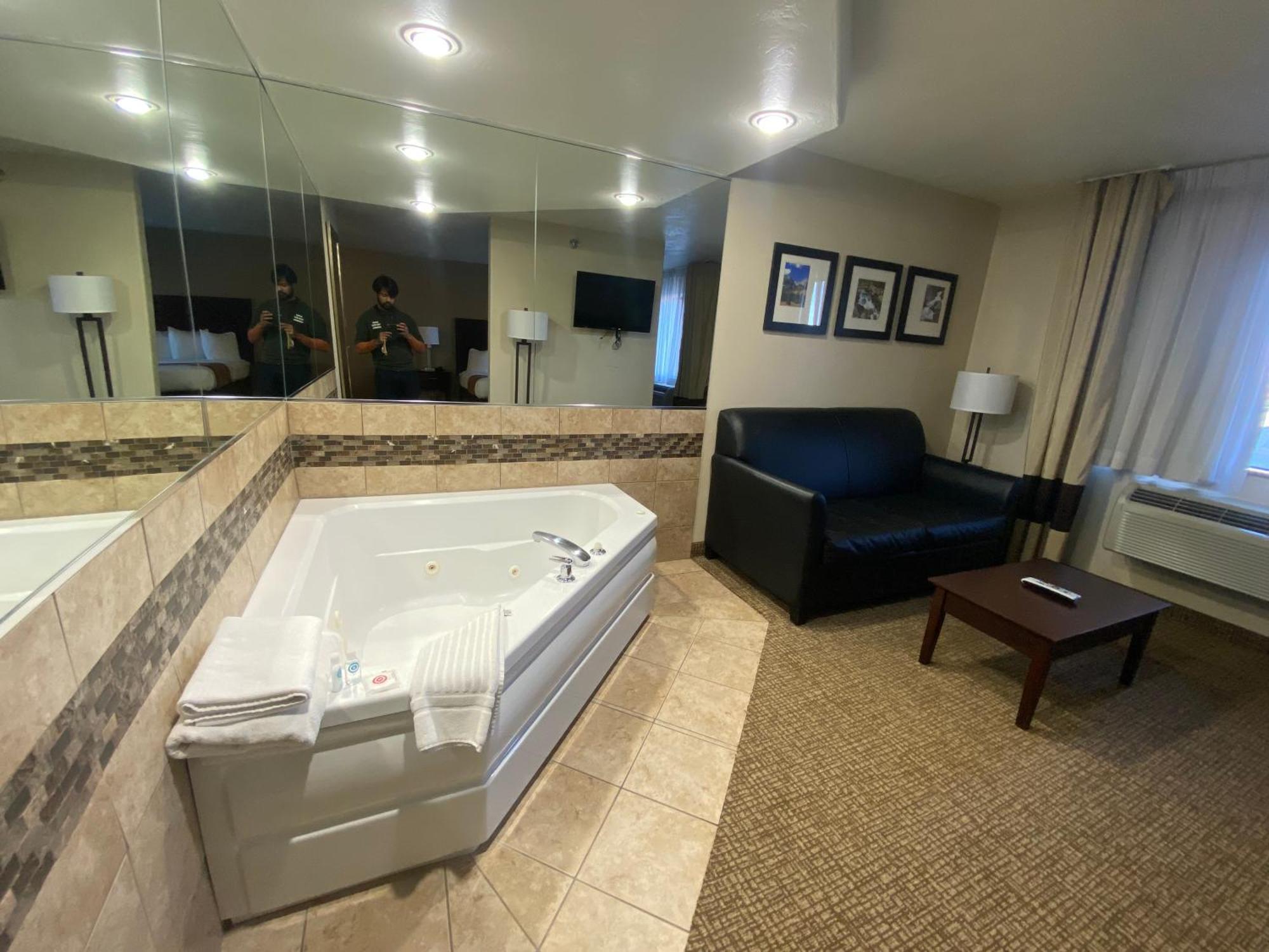 Comfort & Gunnison-crested Butte Hotel 3*