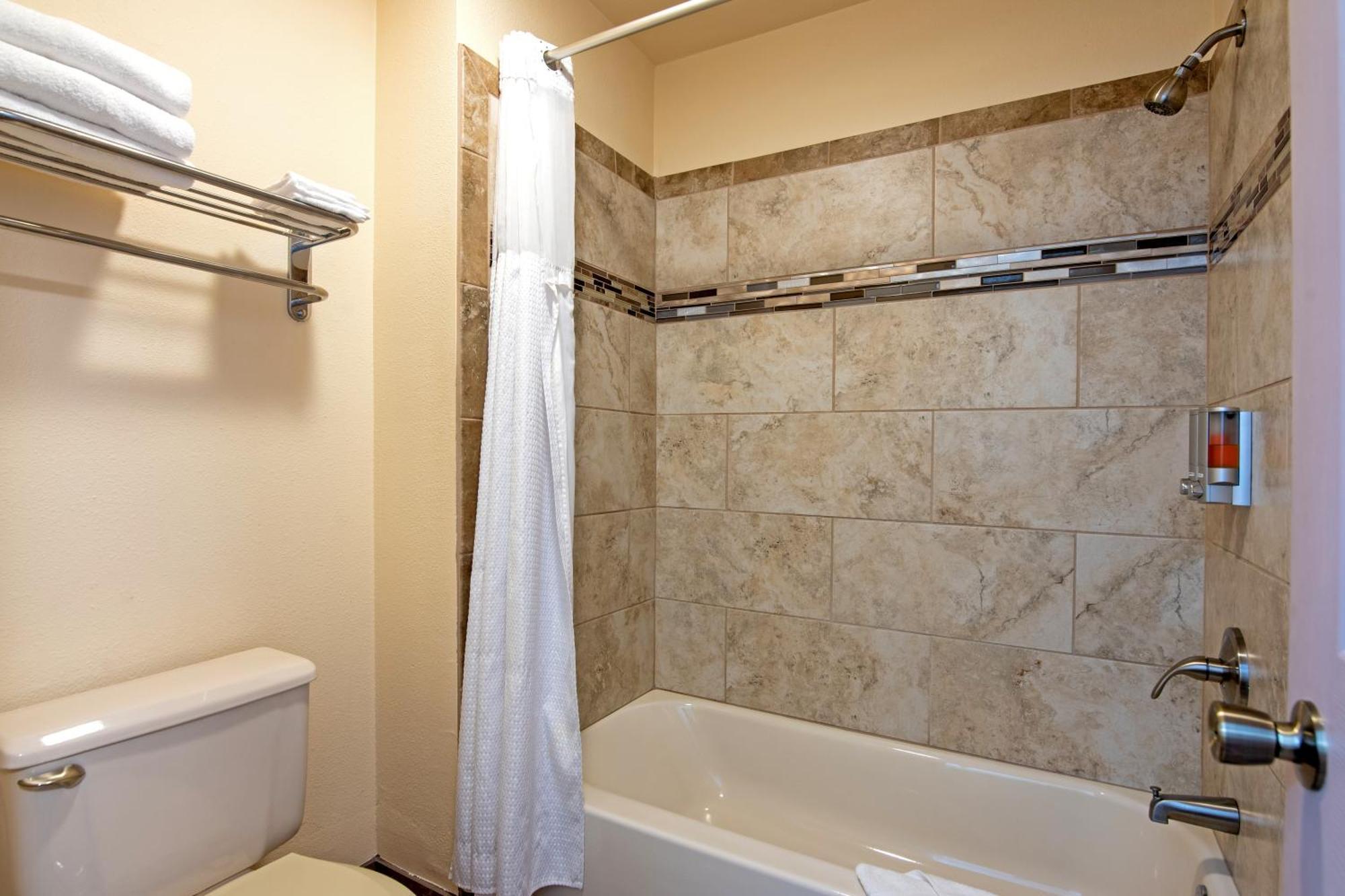 Silver Spruce Motel 2*