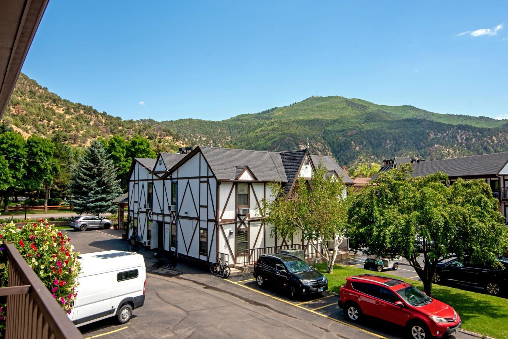 Silver Spruce Motel