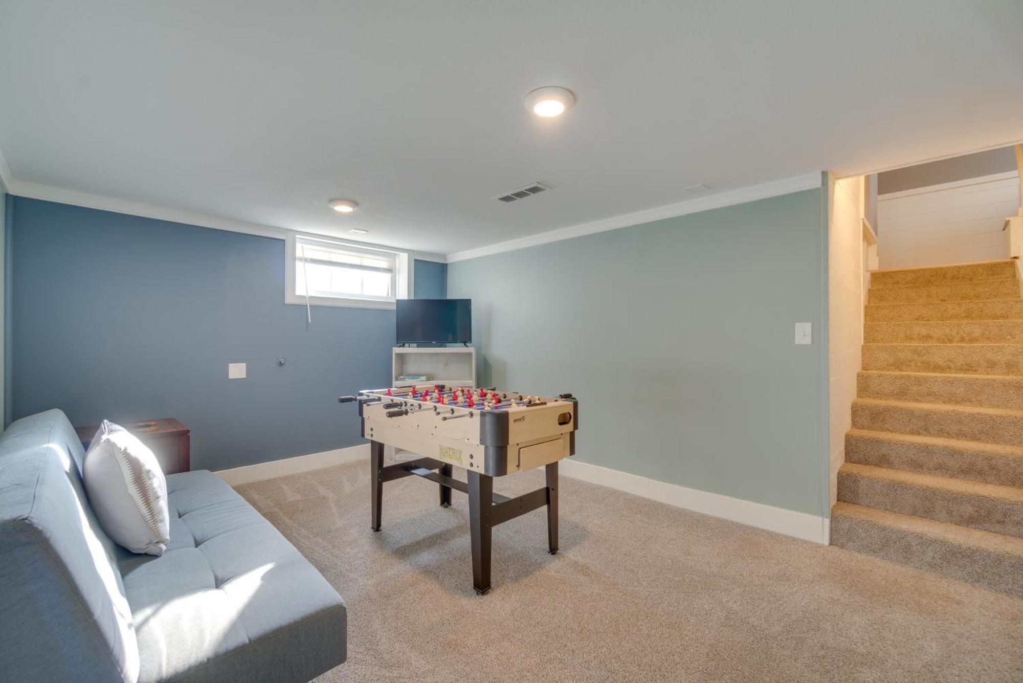 Charming Getaway, Walk To And Downtown! * Windsor