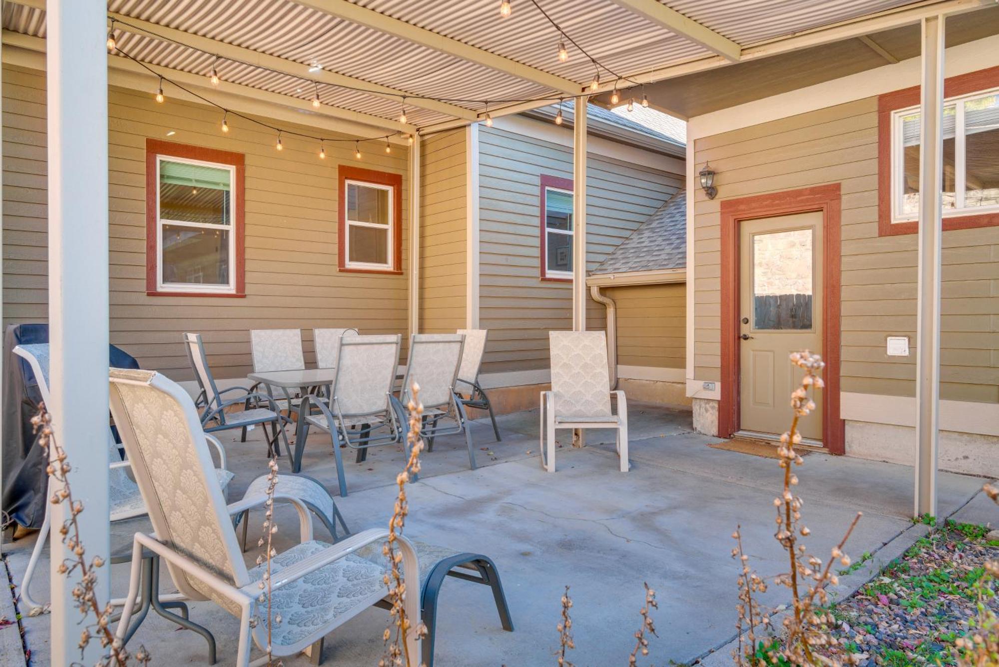 Holiday home Charming Getaway, Walk To And Downtown! *