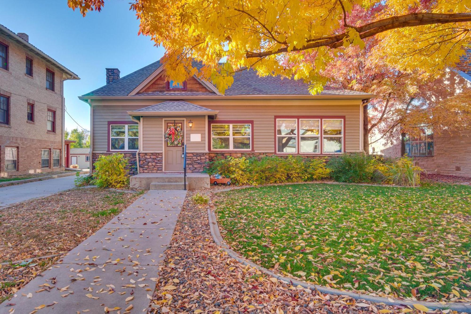 Holiday home Charming Getaway, Walk To And Downtown!