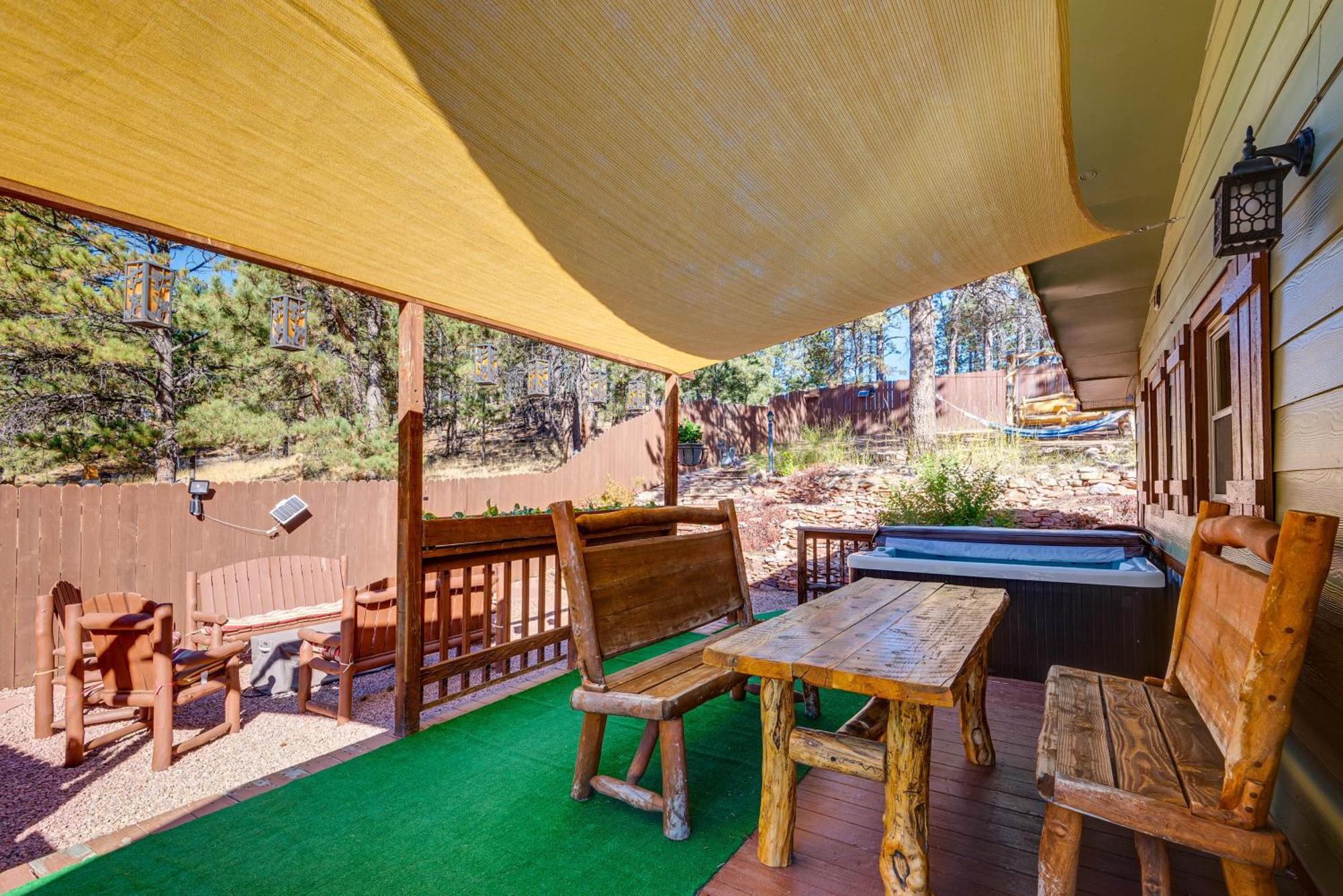 Peaceful Getaway With Private Hot Tub And Mtn Views!