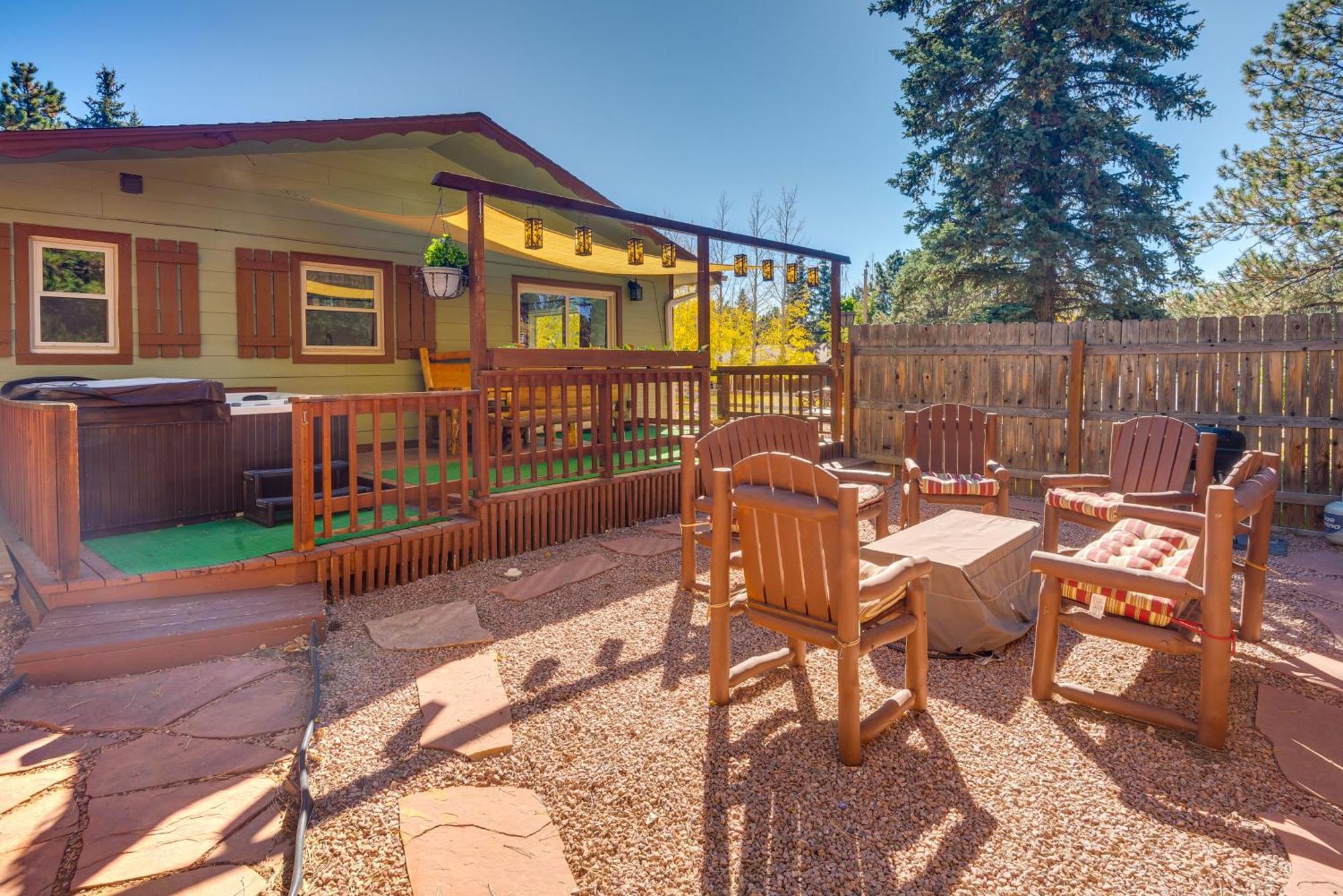 Peaceful Getaway With Private Hot Tub And Mtn Views! Holiday home Woodland Park