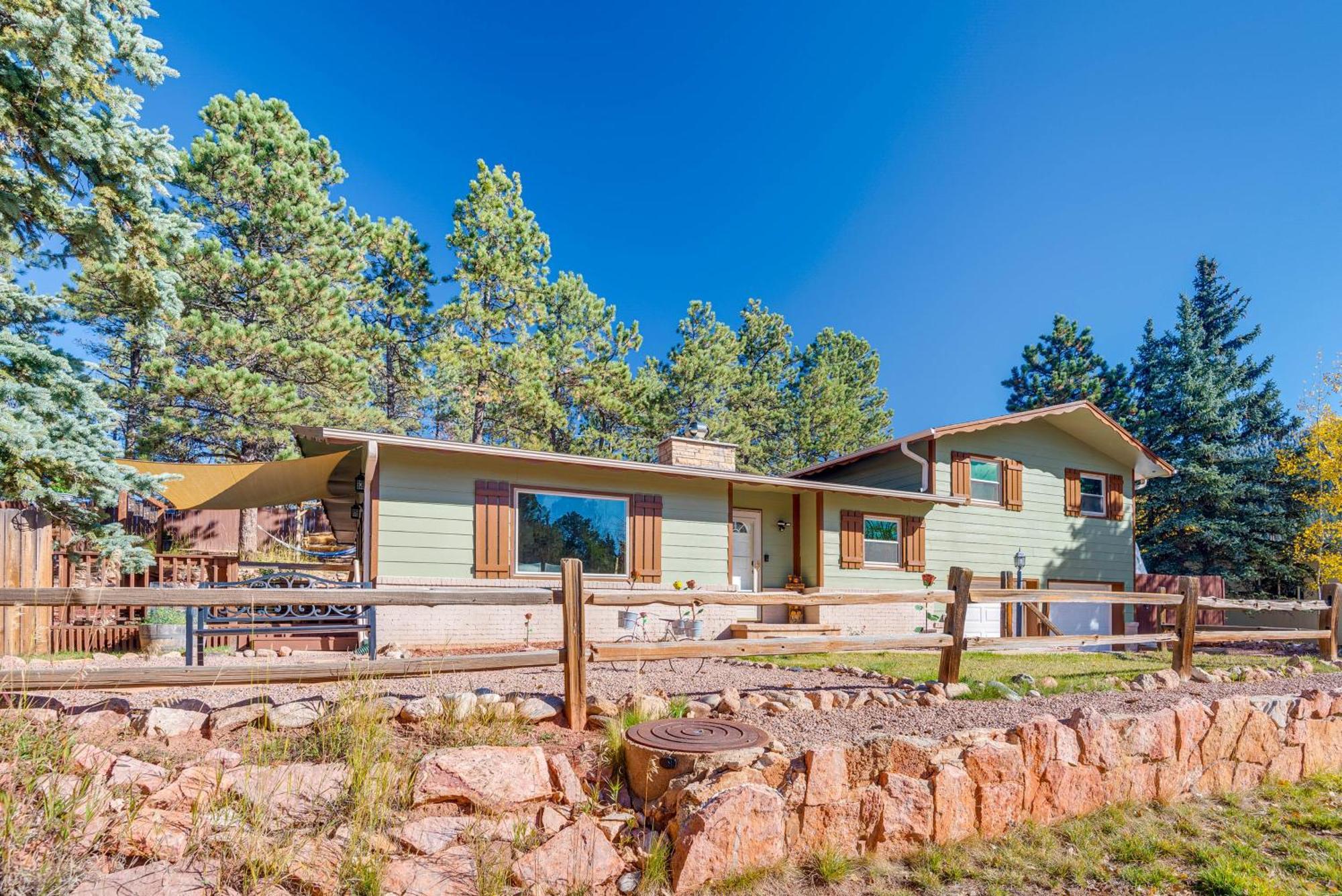 Peaceful Getaway With Private Hot Tub And Mtn Views! Holiday home