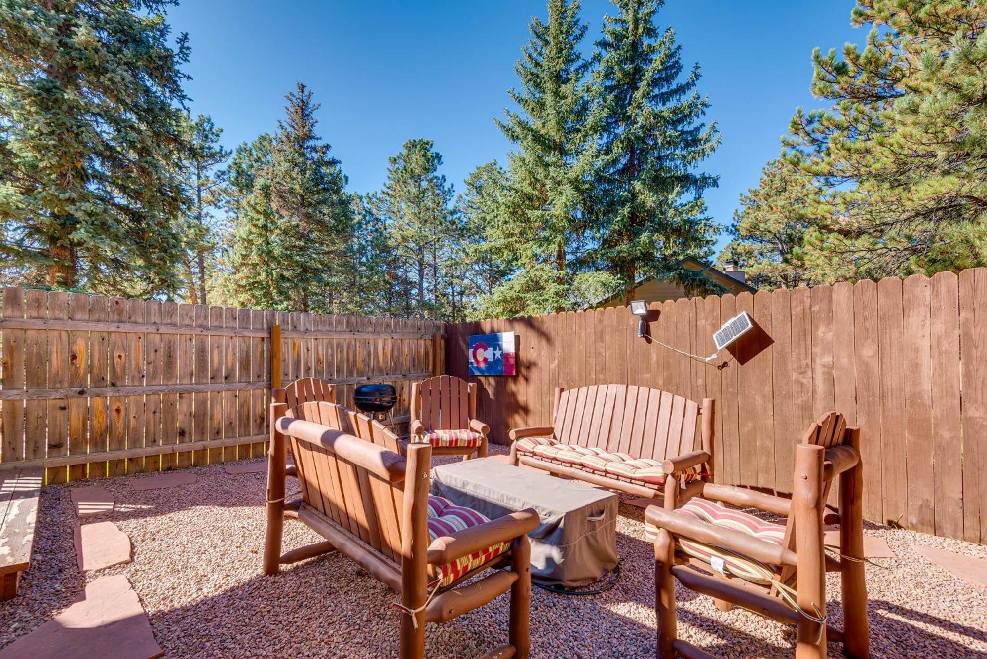 Holiday home Peaceful Getaway With Private Hot Tub And Mtn Views!