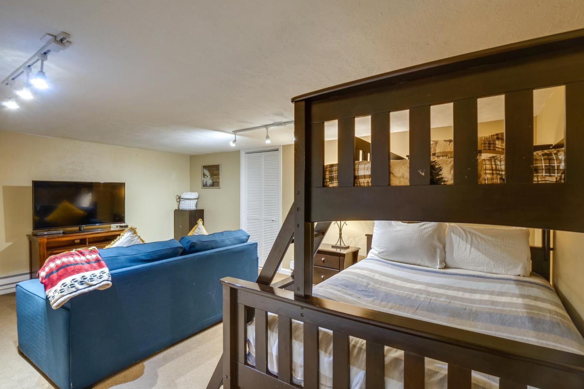 Holiday home Ski-in Retreat With Pool Access 2 Blocks To Main St *