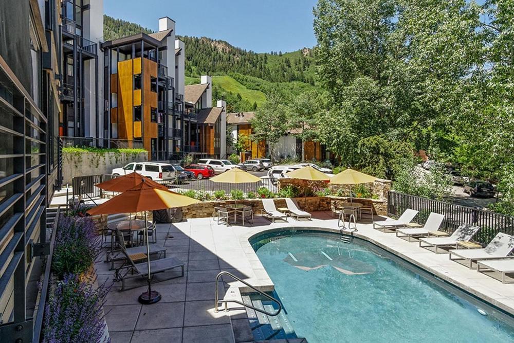 Durant Unit C2, With Designer Finishes, Great Views & Location *