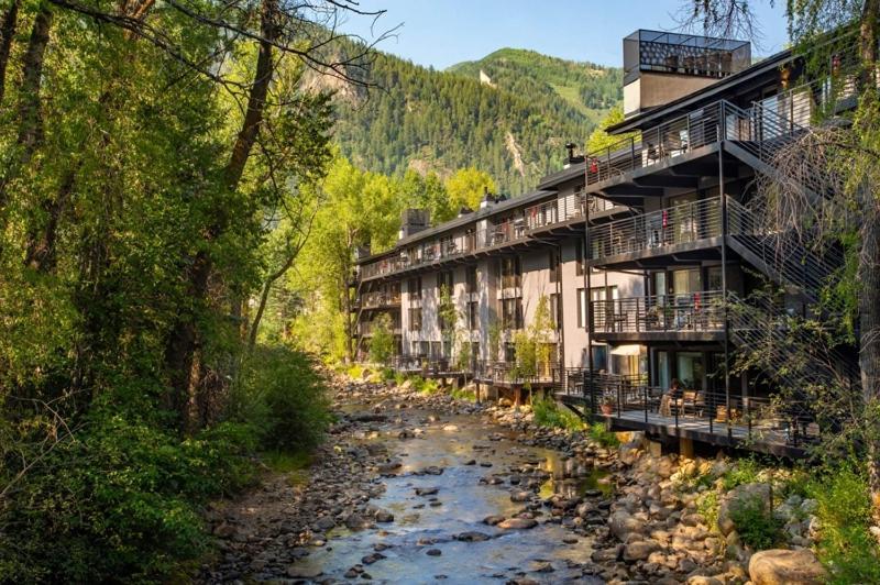 Chateau Roaring Fork Unit 22, Spacious With Beautiful River Views, 4 Blocks To Town Holiday home Aspen