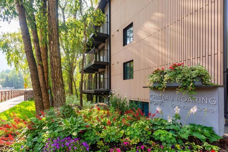 Chateau Roaring Fork Unit 22, Spacious With Beautiful River Views, 4 Blocks To Town Aspen