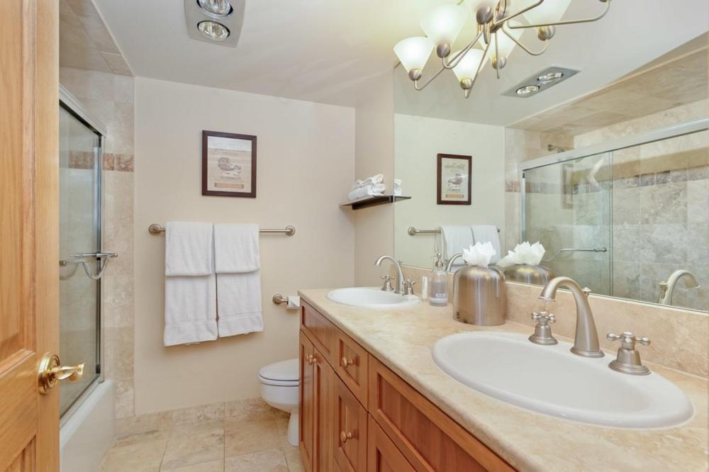 Chateau Roaring Fork Unit 22, Spacious With Beautiful River Views, 4 Blocks To Town