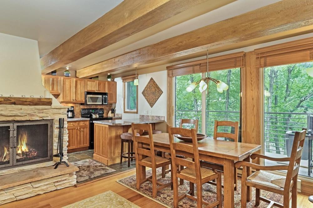 Chateau Roaring Fork Unit 22, Spacious With Beautiful River Views, 4 Blocks To Town Aspen