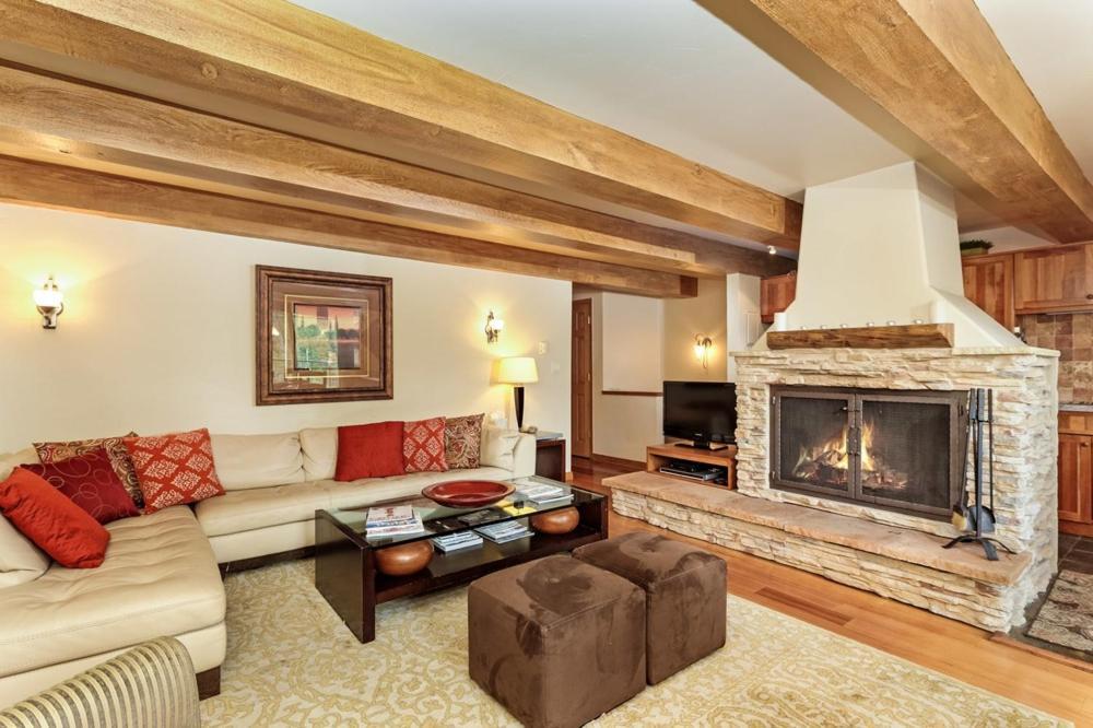 Chateau Roaring Fork Unit 22, Spacious With Beautiful River Views, 4 Blocks To Town Holiday home Aspen