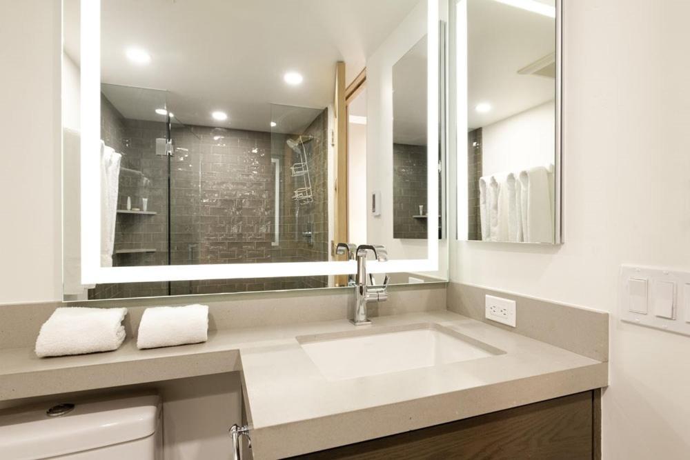 Chateau Roaring Fork Unit 25, Contemporary With River Views, Close To Town Holiday home *