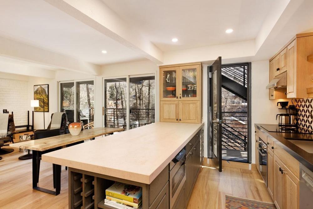 Chateau Roaring Fork Unit 25, Contemporary With River Views, Close To Town Aspen