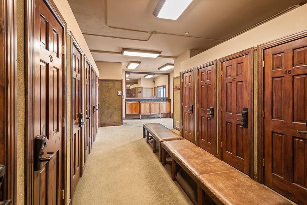 Chamonix 20, Snowmass Ski-in/ski-out W/shared Pool/hot Tub/private Washer/dryer/gym/wifi * Snowmass Village