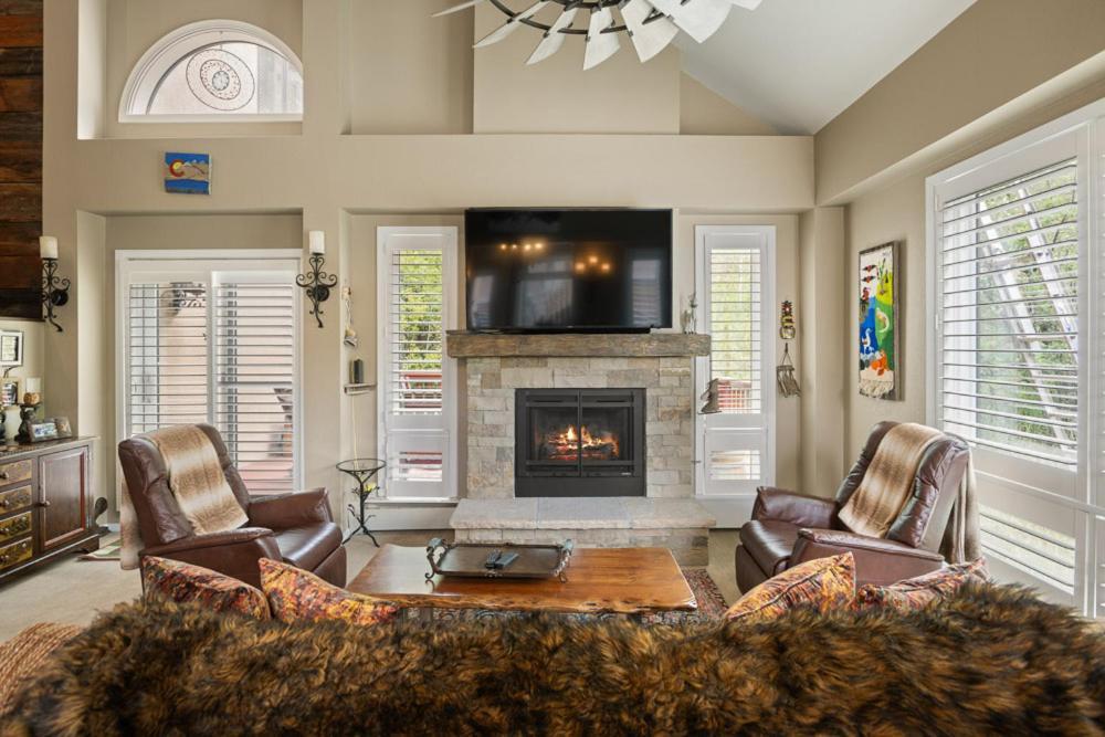Chamonix 20, Snowmass Ski-in/ski-out W/shared Pool/hot Tub/private Washer/dryer/gym/wifi Holiday home *