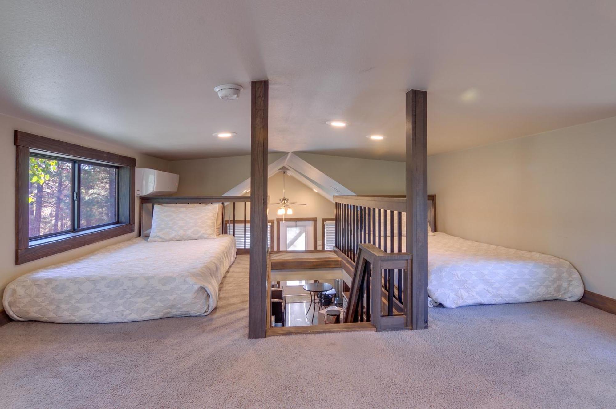 Roomy Tiny 1 Mi To Downtown Holiday home