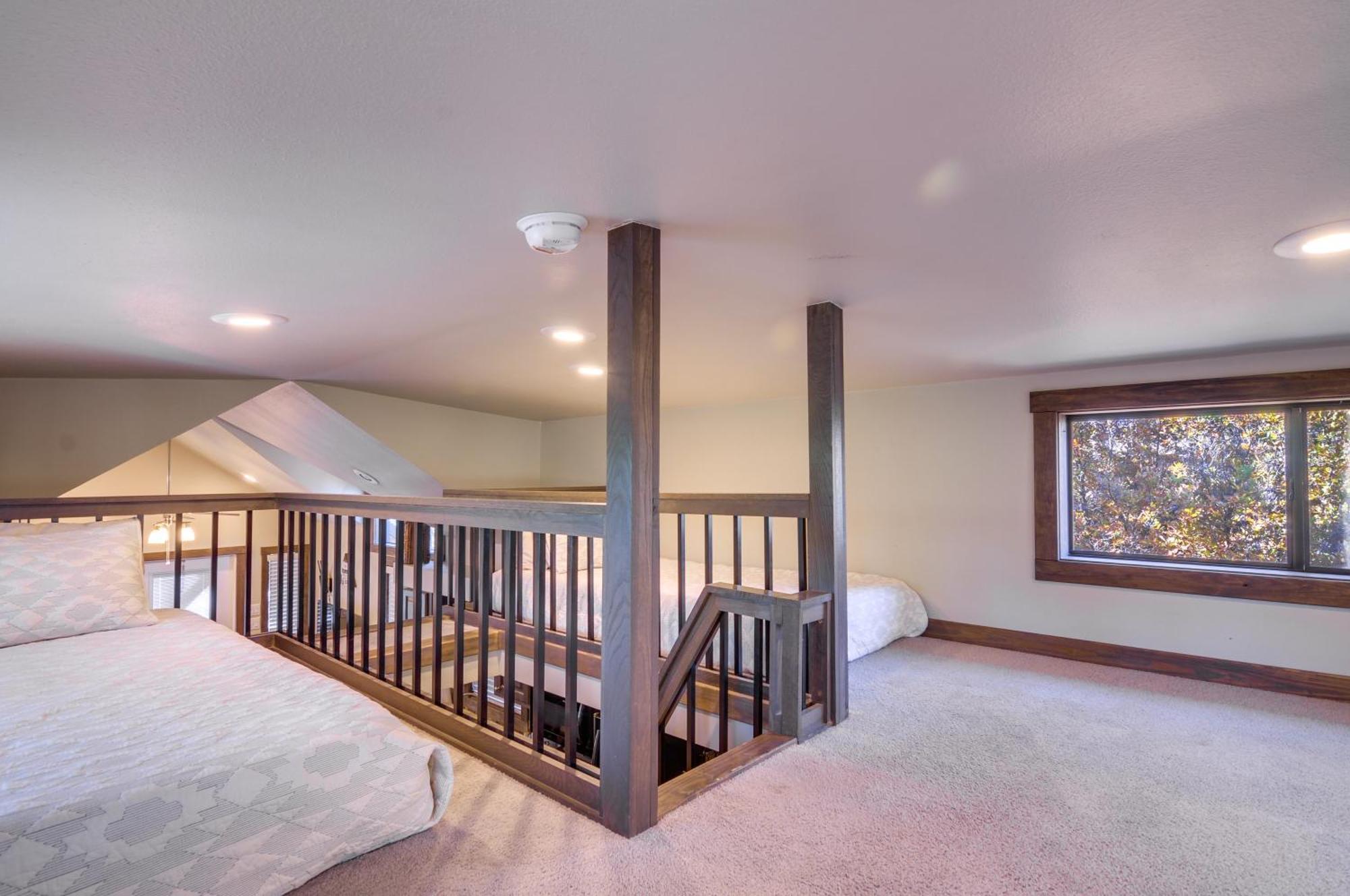 Roomy Tiny 1 Mi To Downtown Holiday home