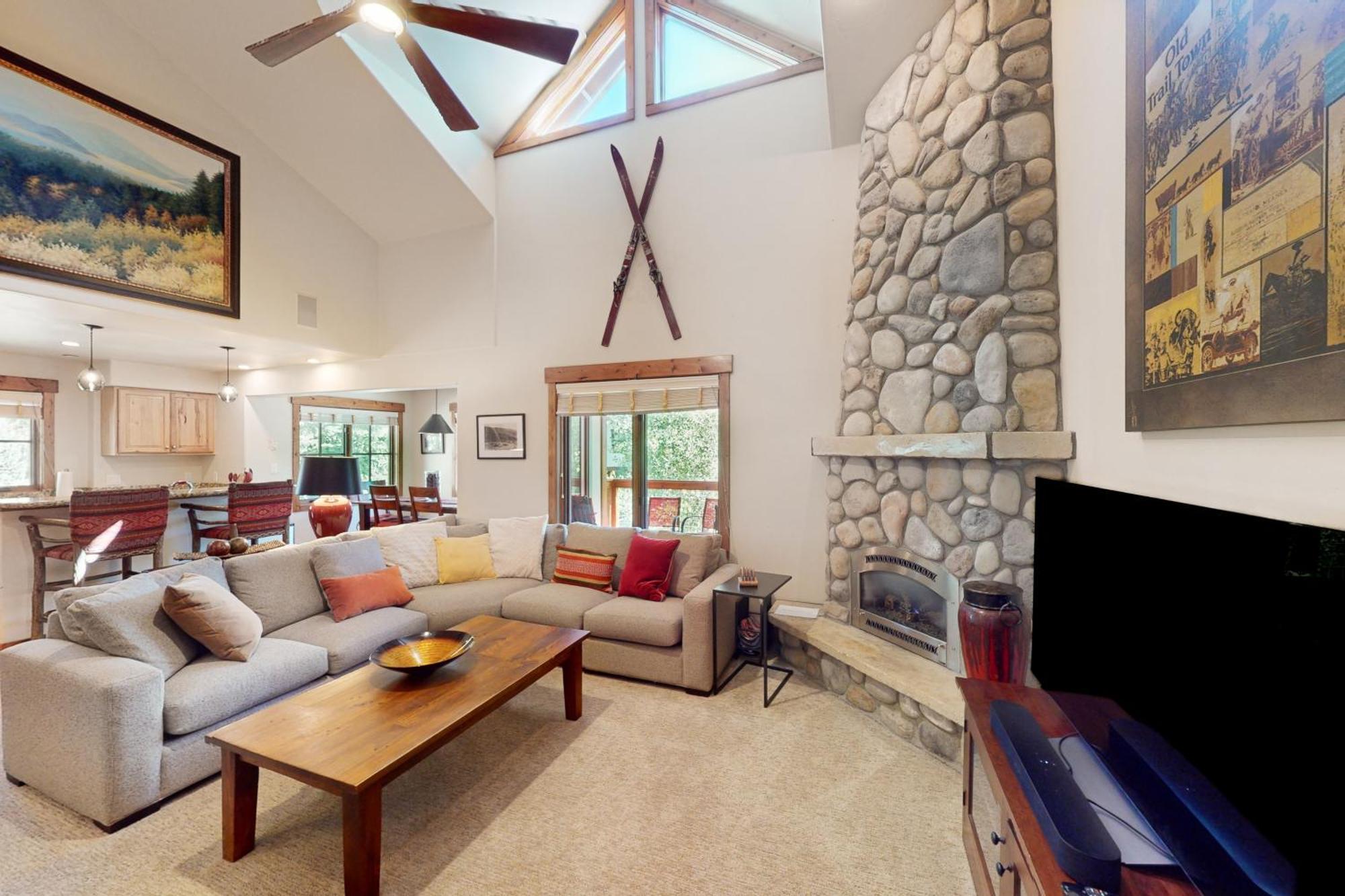 Pines At Orehouse 301 Ph2 Apartment