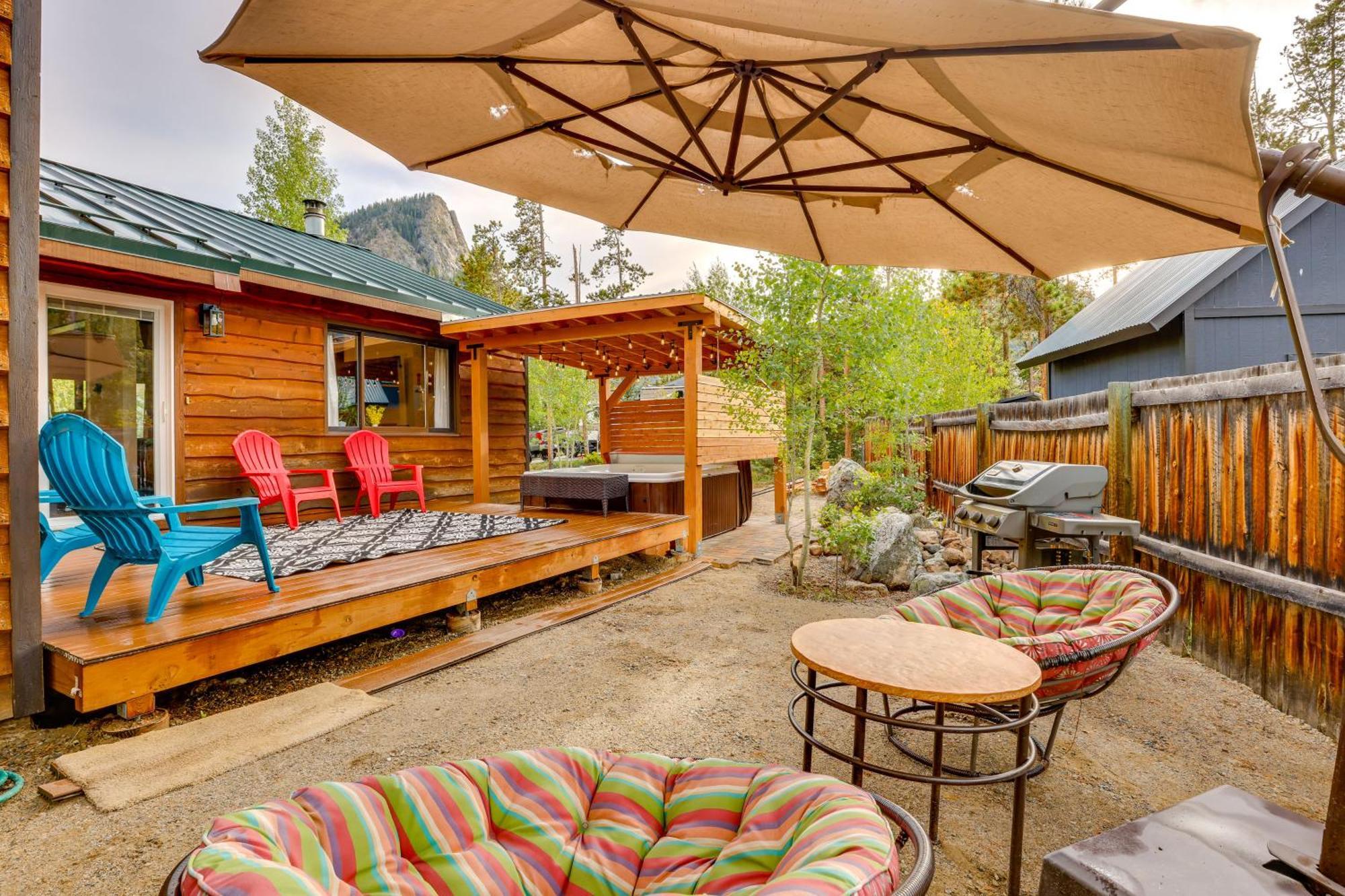 Holiday home Deluxe House With Mtn View And Hot Tub! *