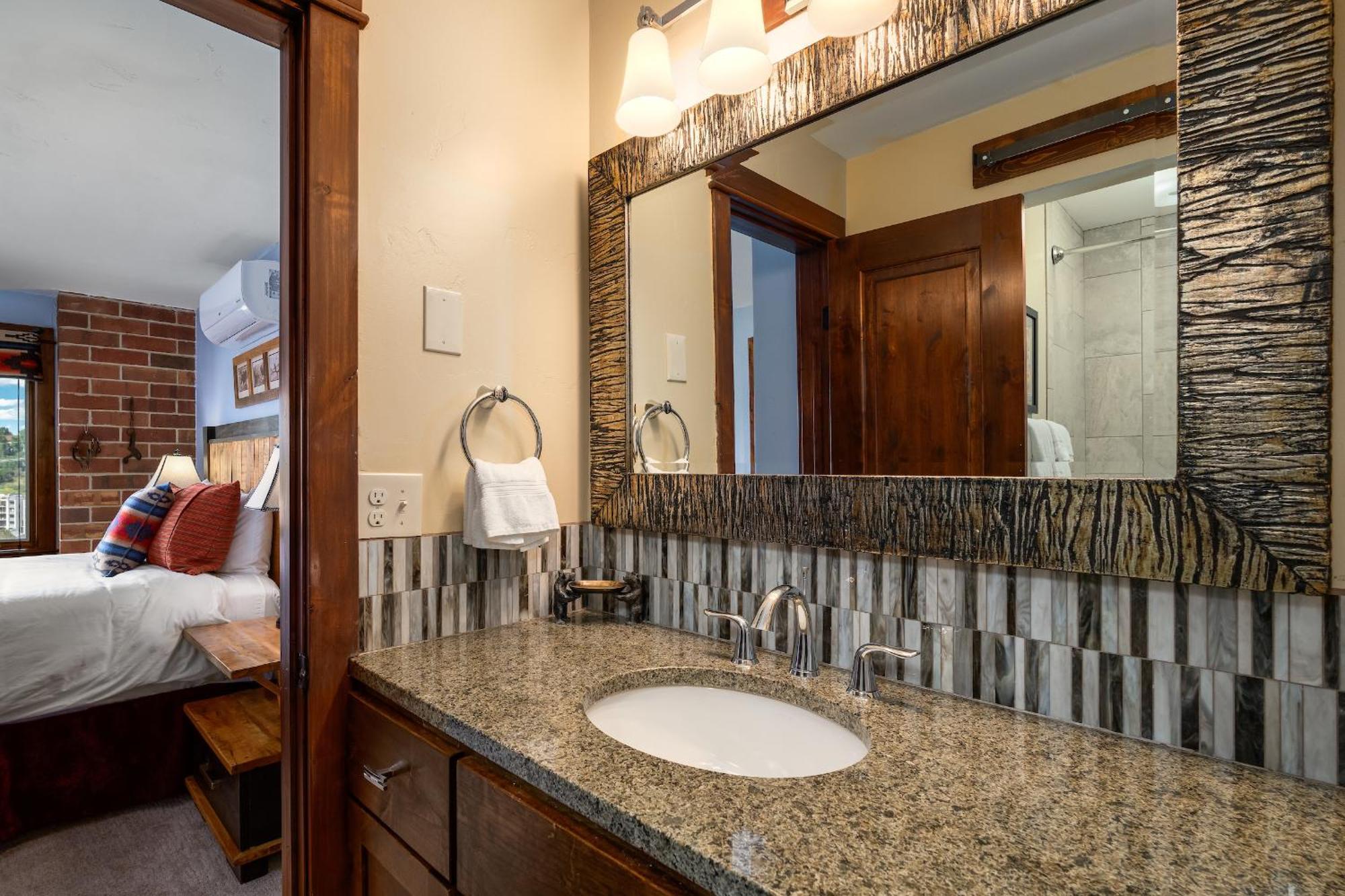 Apartment Bear Claw 408 - Ski-in Ski-out Condo! *