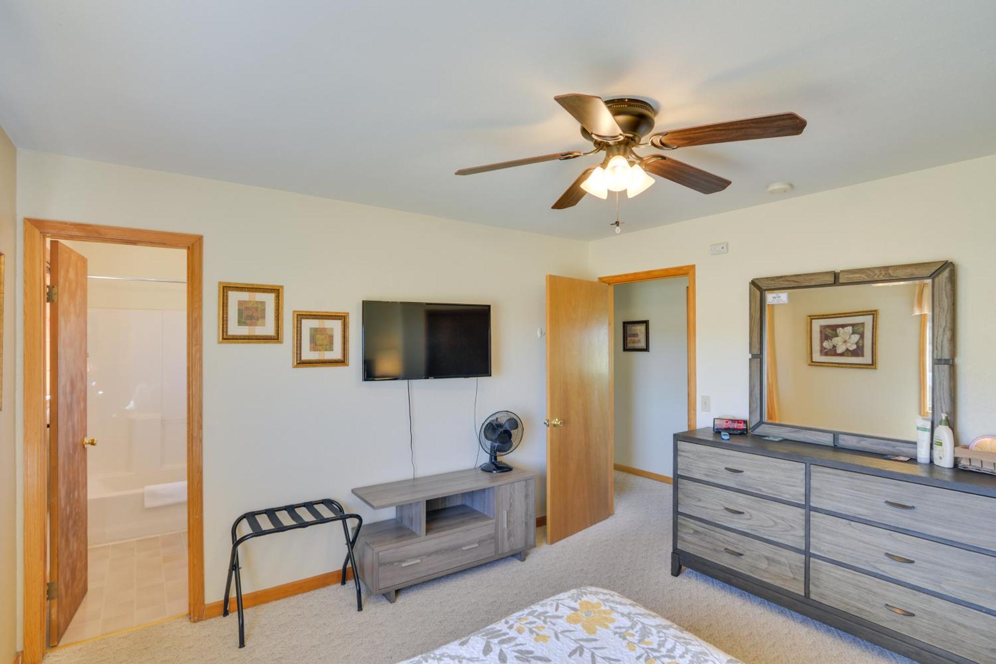 Spacious With Fire Pit Near Skiing! Holiday home *