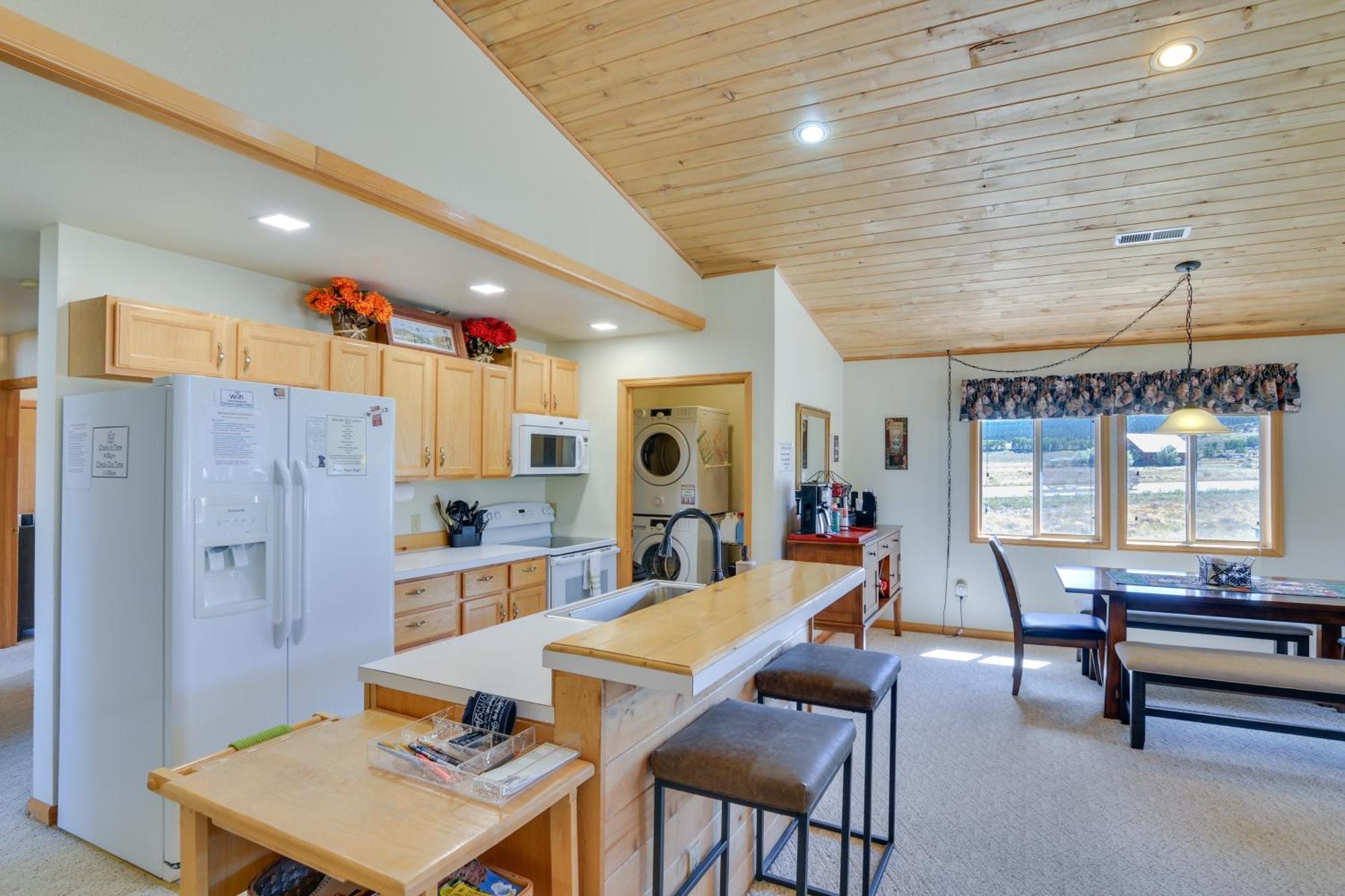 Spacious With Fire Pit Near Skiing! Holiday home *